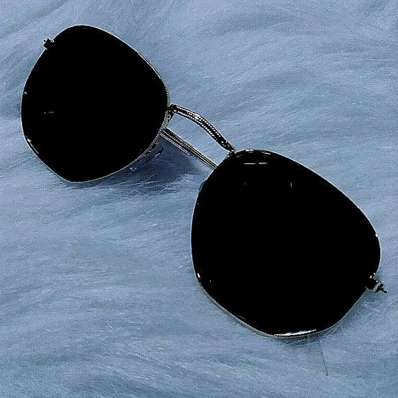 NWT aviator sunglasses green lens with gold frame - Picture 4 of 4